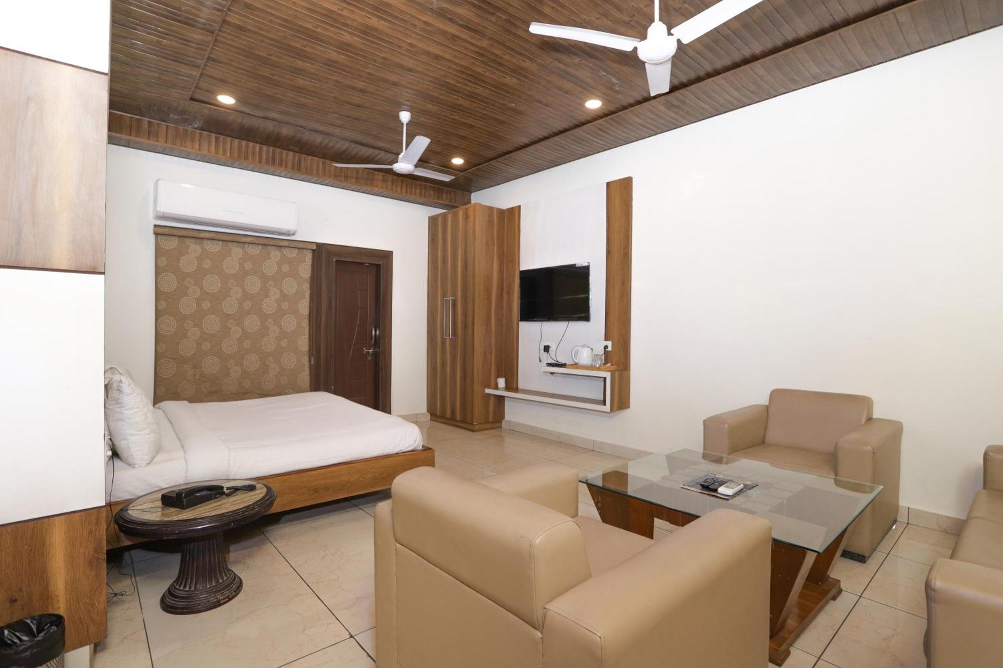 Hotel Razia Inn Hisār エクステリア 写真
