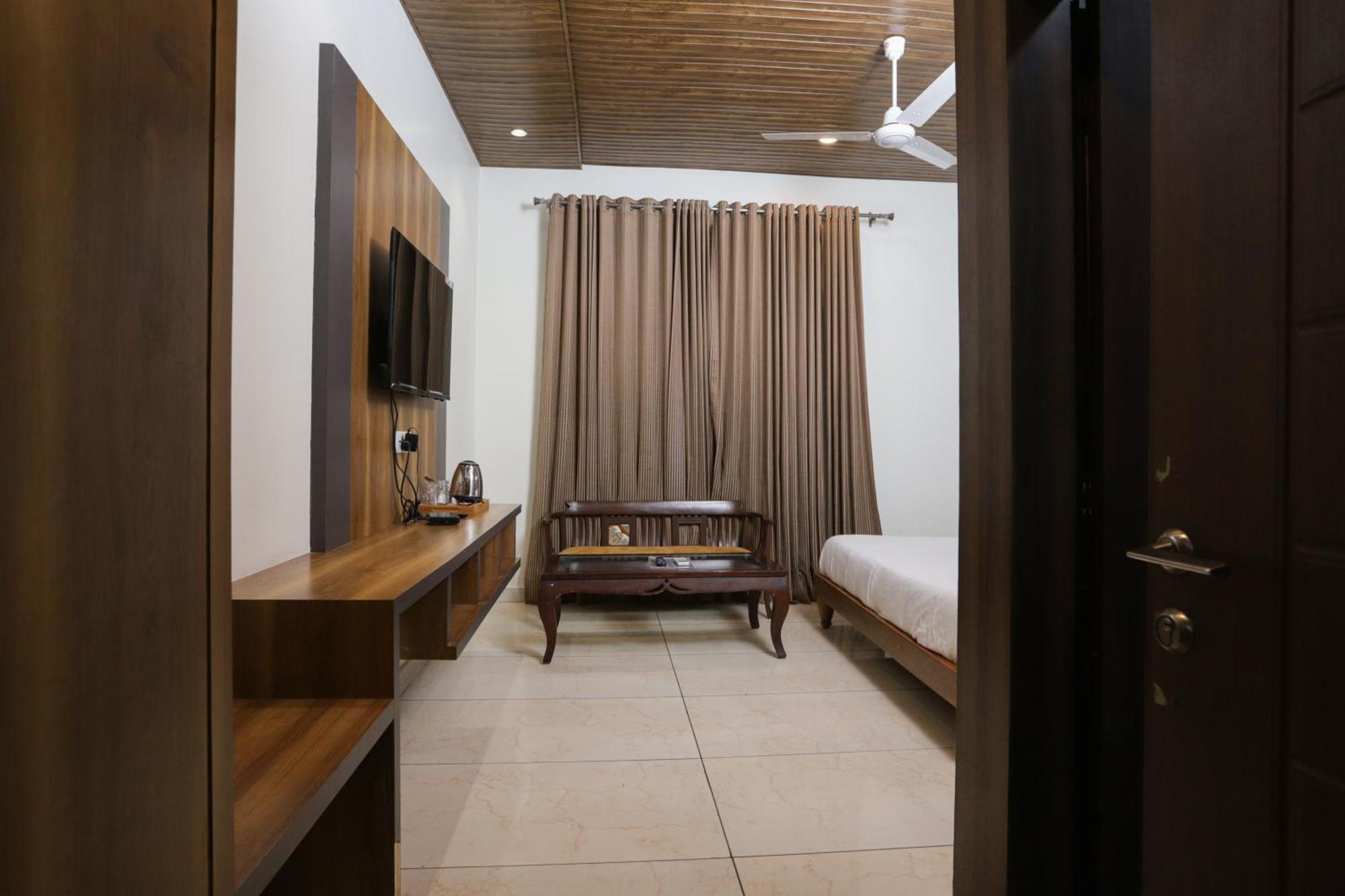 Hotel Razia Inn Hisār エクステリア 写真