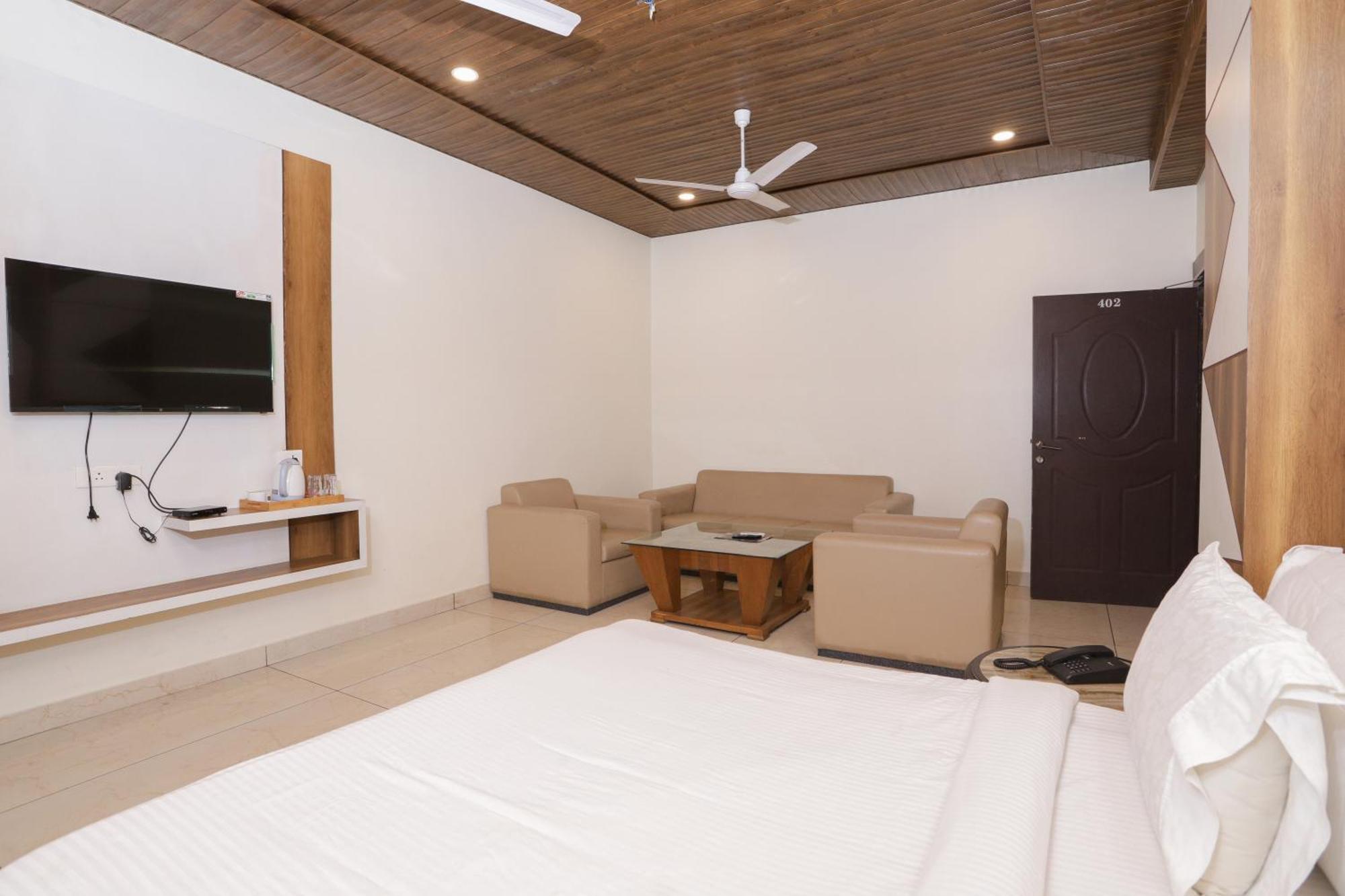 Hotel Razia Inn Hisār エクステリア 写真