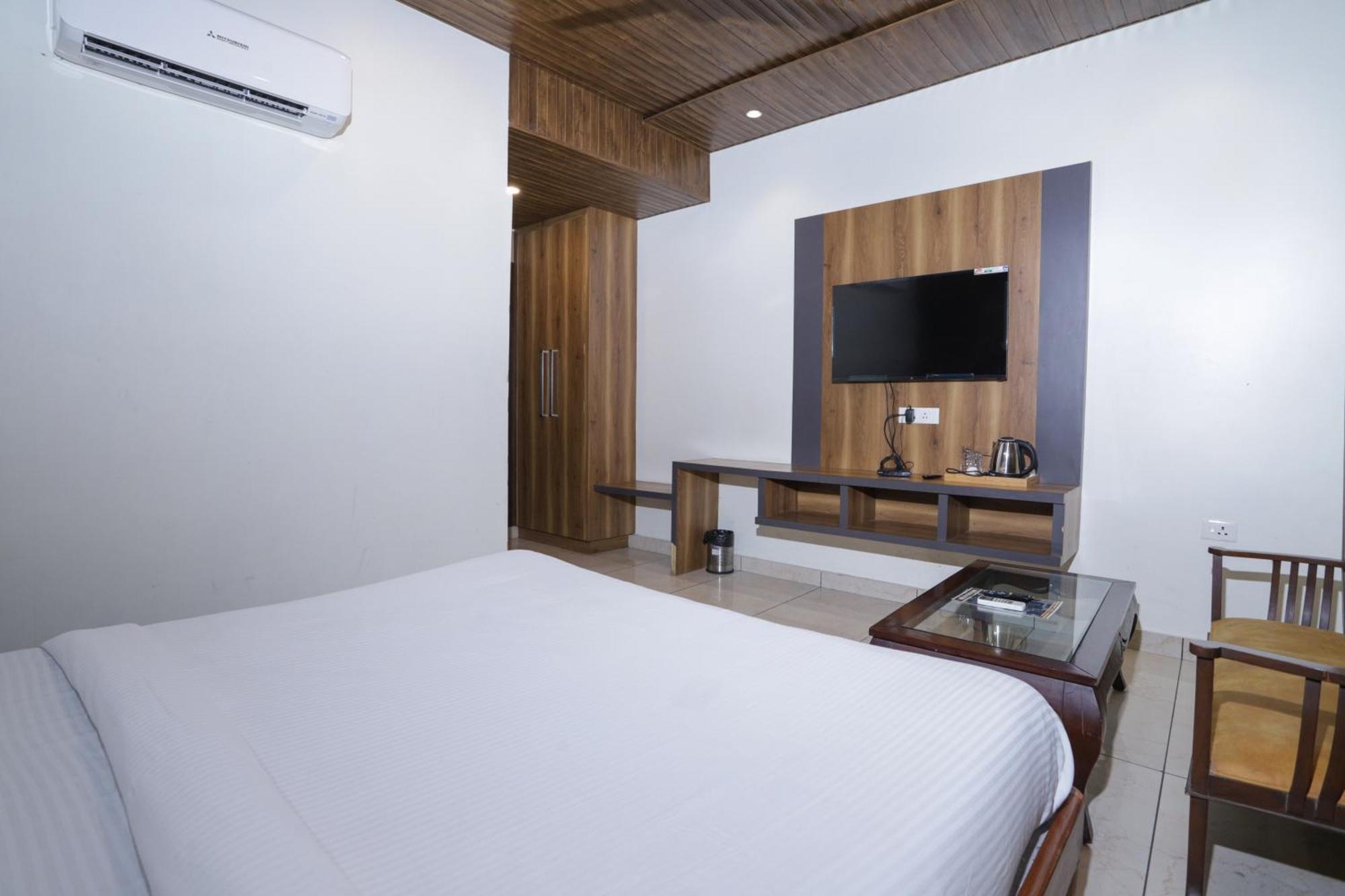 Hotel Razia Inn Hisār エクステリア 写真