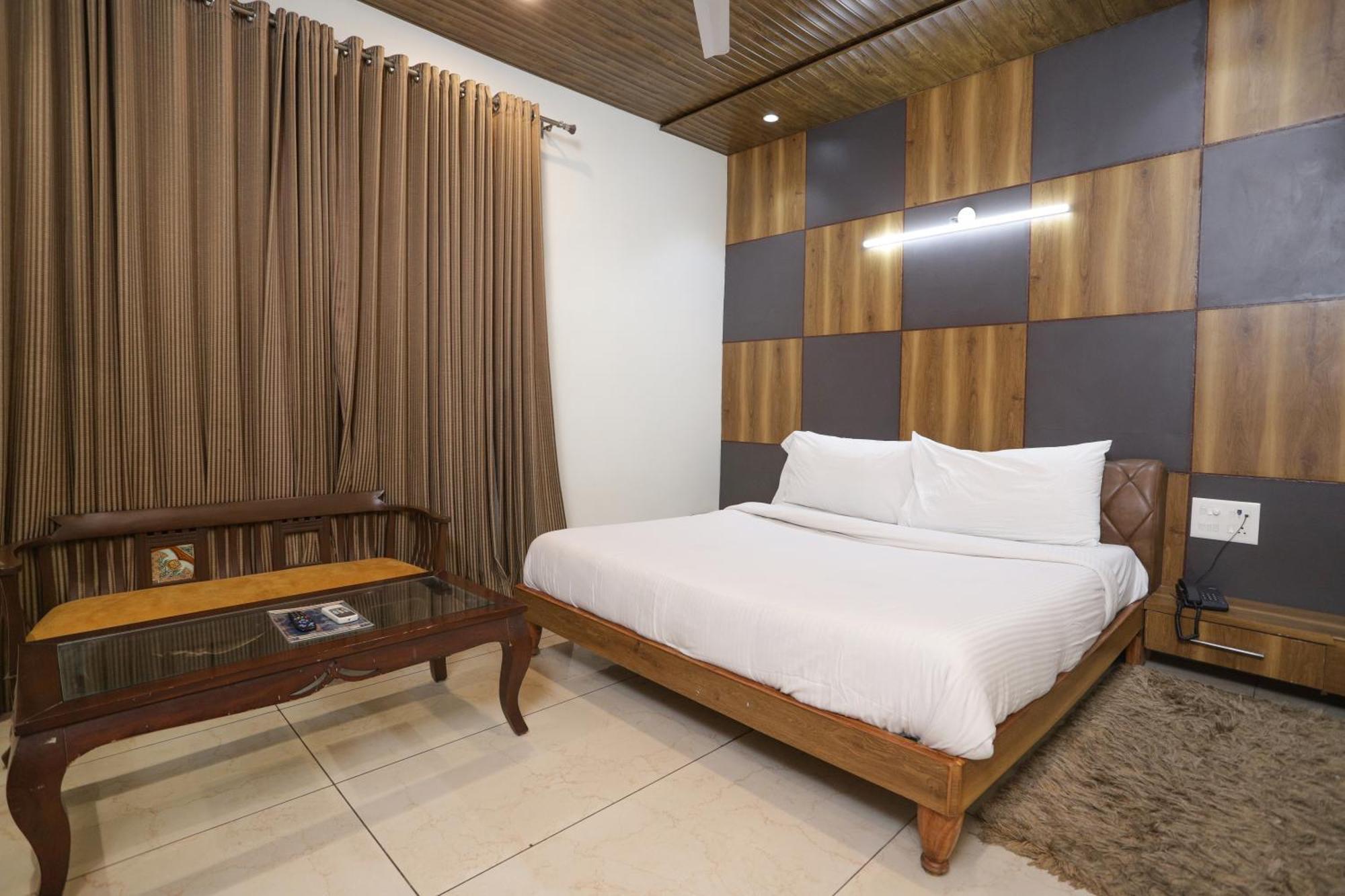 Hotel Razia Inn Hisār エクステリア 写真