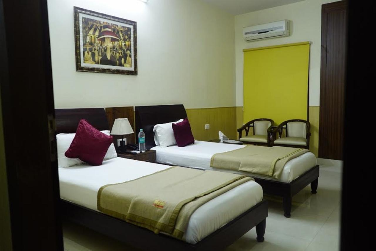 Hotel Razia Inn Hisār エクステリア 写真