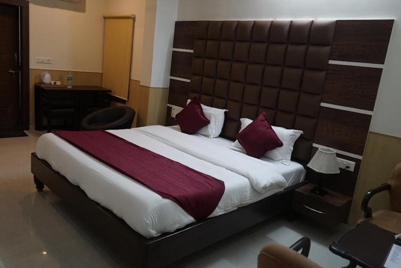Hotel Razia Inn Hisār エクステリア 写真